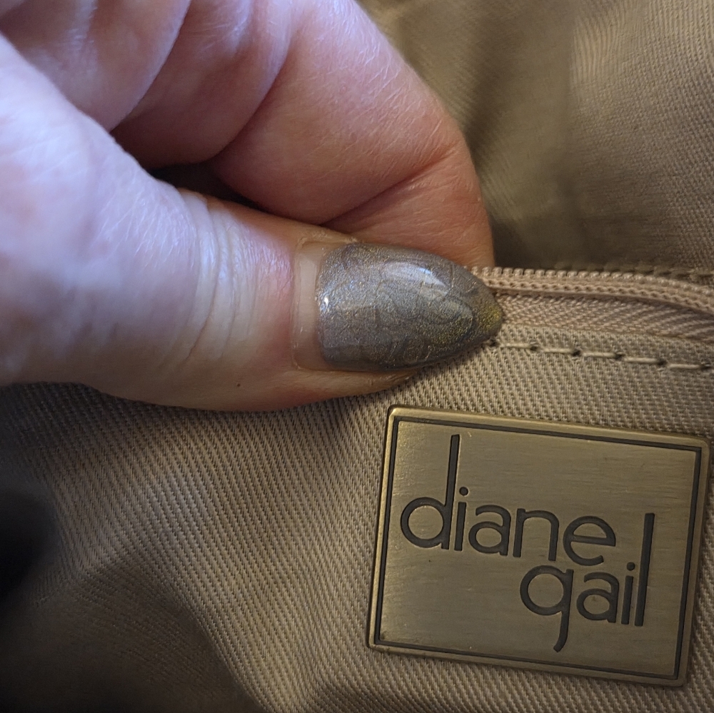 Hand Bag - Picture 6 of 10